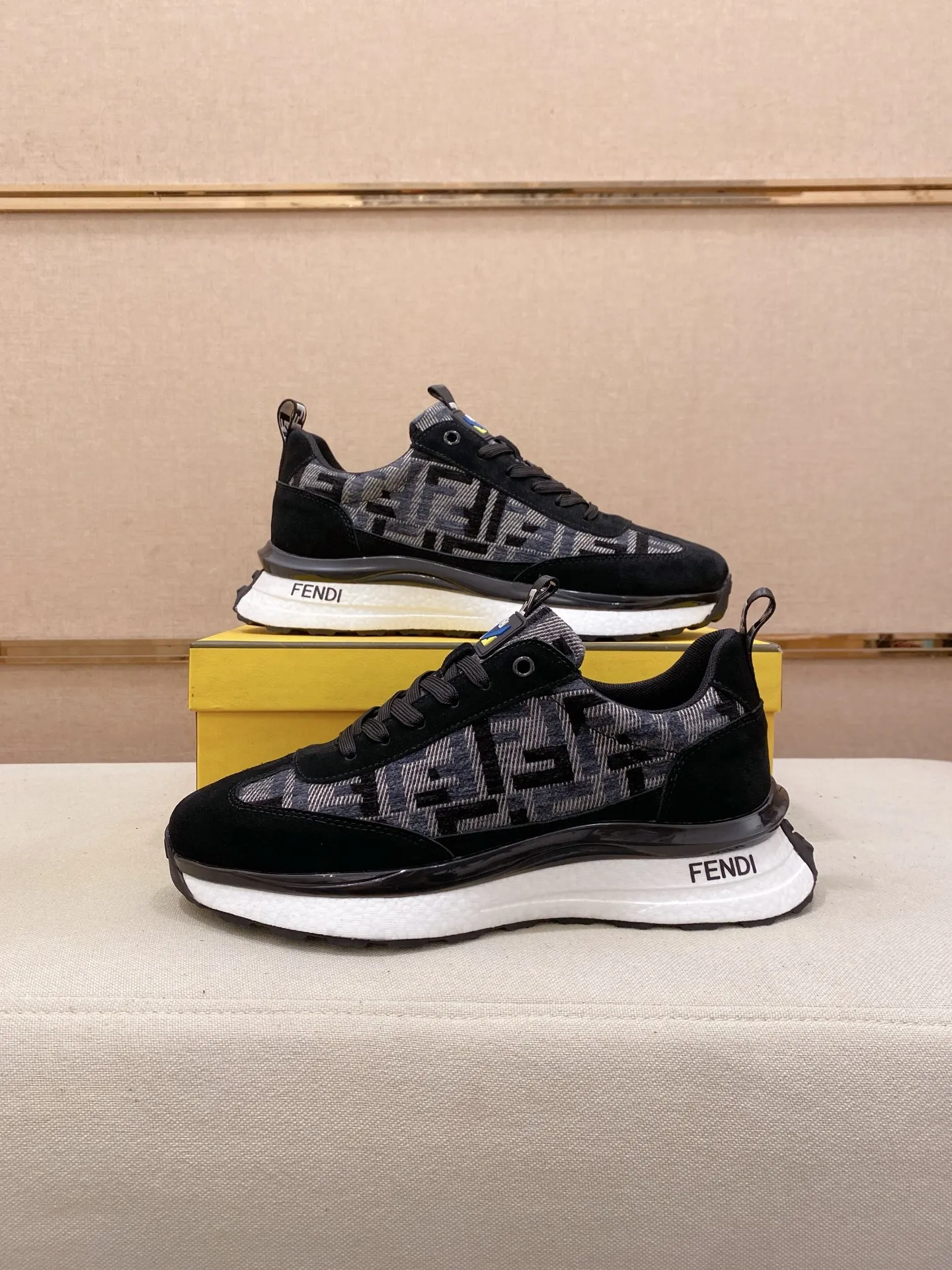 Factory price 442💰 (fendi) New high-top 👊🏻 upper 🇮🇹 imported cowhide fabric 🇩🇪 imported breathable mesh lining. The original outsole is molded to highlight the identity of every man, and the upper foot is elegant and stable🚶🏻🚶🏻The high-end custom counters reproduce the original version📯No matter the wind or rain, the shoe last remains unchanged and can withstand the verification of time🔍️,🔵 Size: 38-44